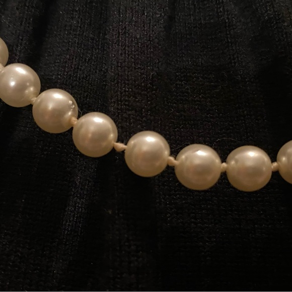 Vintage fresh water Pearl necklace. Beautiful, authentic. Screw on clasp. - Picture 3 of 7